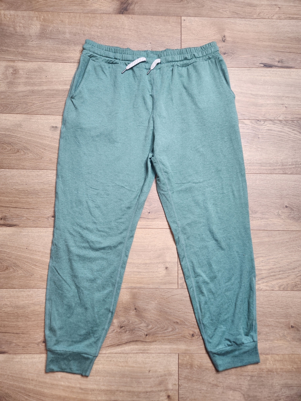 Vuori Performance Jogger Pants Green Medium